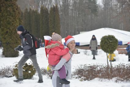 Тула. Во время забега Дедов Морозов всех возрастов  в Центральном парке.