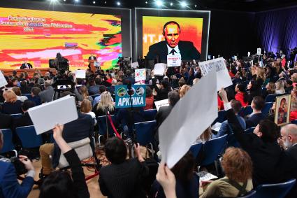 Москва. Журналисты во время большой ежегодной пресс-конференции президента РФ Владимира Путина.