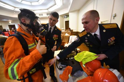 Москва. После торжественной церемонии награждения победителей IX Всероссийского фестиваля по тематике безопасности и спасения людей `Созвездие мужества`.