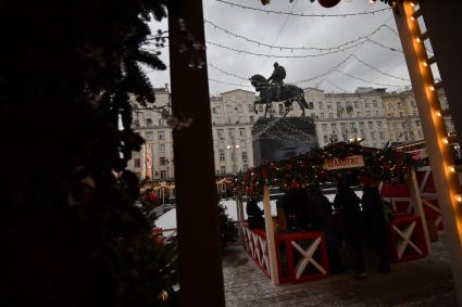 Москва. Открытие фестиваля `Путешествие в Рождество` на Тверской площади.