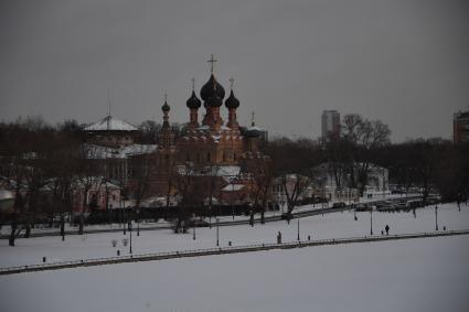 Москва. Храм Живоначальной Троицы в Останкино.