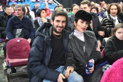Москва. Певица Сати Казанова и Стефано Тиоццо на премьере Ледового Шоу Евгения Плющенко `Щелкунчик 2`.