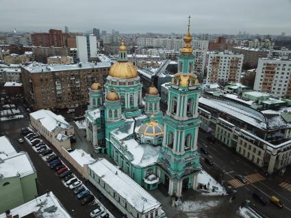 Москва. Вид сверху на Богоявленский  кафедральный собор в Елохове.