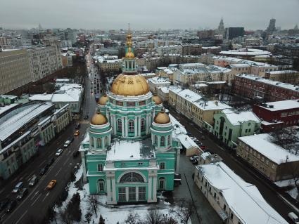 Москва. Вид сверху на Богоявленский  кафедральный собор в Елохове.