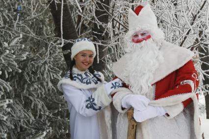 Барнаул. Дед Мороз и Снегурочка.