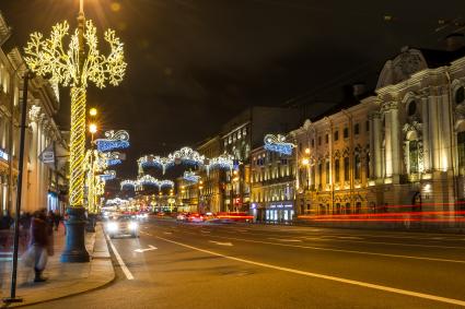 Санкт-Петербург.  Новогоднее оформление  Невского проспекта.