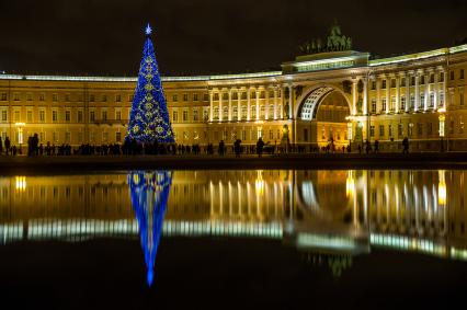 Санкт-Петербург.  Новогоднее оформление Дворцовой  площади.