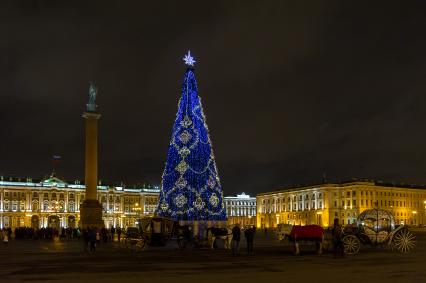 Санкт-Петербург.  Новогоднее оформление Дворцовой  площади.