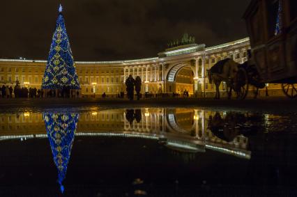 Санкт-Петербург.  Новогоднее оформление Дворцовой  площади.