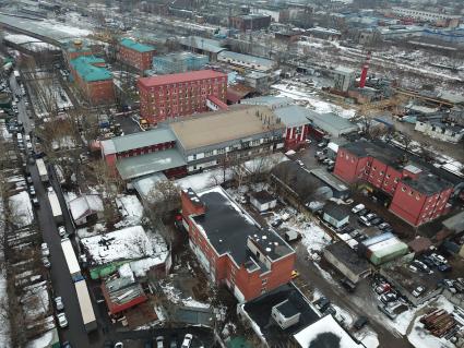 Москва. Вид сверху на комплекс зданий кондитерской фабрики `Меньшевик`на Иловайской улице.