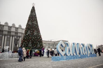 Самара. Новогодняя елка на площади Куйбышева.