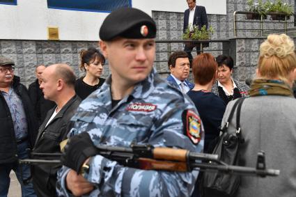 Украина, Луганск. Охрана фестиваля `Молодая Гвардия .