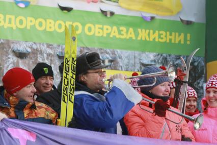 Барнаул. Участники лыжного праздника `Трасса здоровья`.