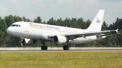 Санкт-Петербург. Пассажирский самолет авиакомпании `ZAGROS Airllines` на взлетной полосе.