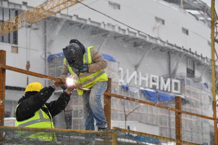 Москва.  Строительство спортивного комплекса `ВТБ Арена -Центральный стадион `Динамо`` в Петровском парке на Ленинградском проспекте.