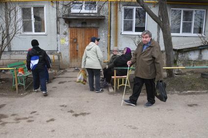 Русиново.  На улицах  `города слепых`.
