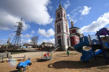Русиново.  Колокольня церкви Николая Чудотворца в городе.