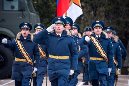 Крым. Под Севастополем на мысе Фиолент на боевое дежурство по противовоздушной обороне заступили ЗРК С-400 `Триумф`.