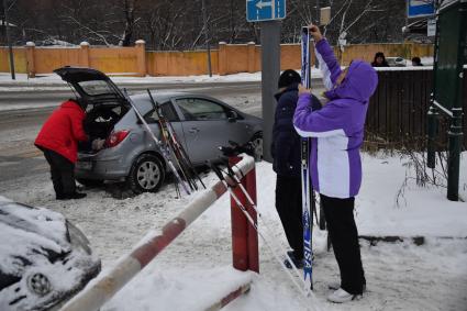 Москва. Отдых москвичей в парке `Лосиный остров`.