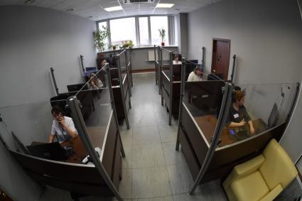 Москва. Сотрудницы диспетчерской службы АО `МОСГАЗ`за работой.