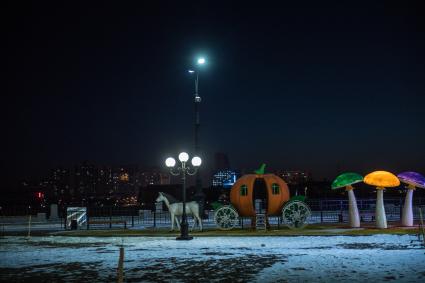 Благовещенск. Детская площадка на набережной Амура.