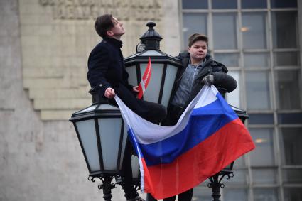 Москва. Участники несанкционированной акции в рамках `Забастовки избирателей` на Пушкинской площади.