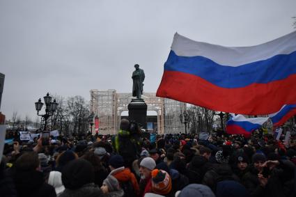 Москва. Участники несанкционированной акции в рамках `Забастовки избирателей` на Пушкинской площади.