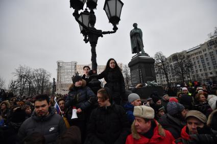 Москва. Участники несанкционированной акции в рамках `Забастовки избирателей` на Пушкинской площади.