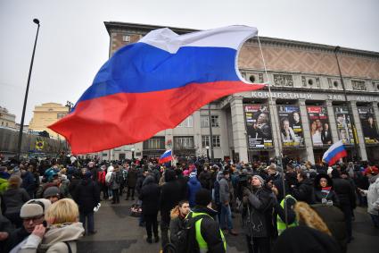 Москва. Участники несанкционированной акции в рамках `Забастовки избирателей` на Триумфальной площади.