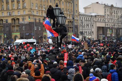 Москва. Участники несанкционированной акции в рамках `Забастовки избирателей` на Пушкинской площади.