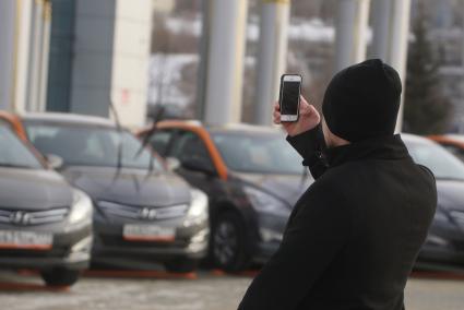 Екатеринбург. Открытие сети краткосрочной аренда автомобилей (каршеринг) \'Делимобиль\' в Екатеринбурге.