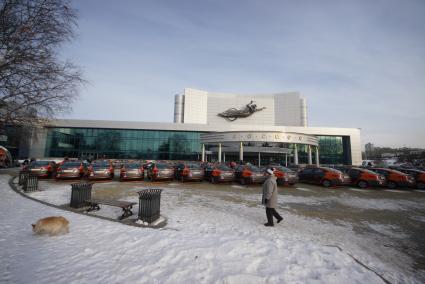 Екатеринбург. Открытие сети краткосрочной аренда автомобилей (каршеринг) \'Делимобиль\' в Екатеринбурге.