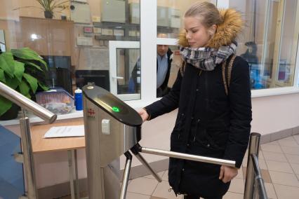 Санкт-Петербург. Система безопасности в школе. Пост охраны в лицее 126.