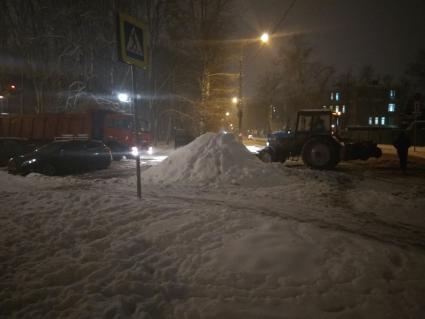 Москва. Неубранный снег на проезжей части.