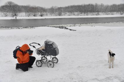 Москва. Отдых горожан в парке Коломенское.