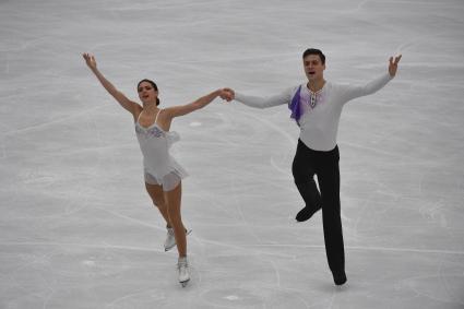 Москва. Российские спортсмены Наталья Забияко и Александр Энберт   во время выступления в произвольной программе спортивных пар на чемпионате Европы по фигурному катанию во Дворце спорта `Мегаспорт`.