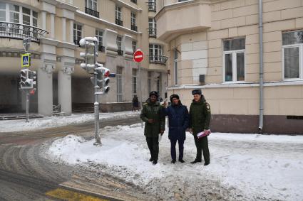 Москва.  После сильного снегопада на Патриарших прудах.