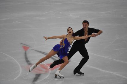 Москва. Российские спортсмены Екатерина Боброва и Дмитрий Соловьев во время выступления в короткой программе танцевальных пар на чемпионате Европы по фигурному катанию во Дворце спорта `Мегаспорт`.