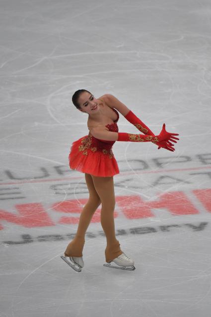 Москва. Российская спортсменка Алина Загитова во время выступления в произвольной программе женского одиночного катания на чемпионате Европы по фигурному катанию во Дворце спорта  `Мегаспорт`.