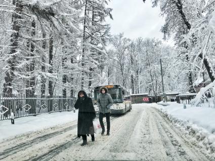 Московская область. На одной из улиц после снегопада.