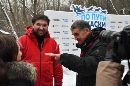 Москва. Создатели Хаски-парка в `Сокольниках` путешественники Матвей и Дмитрий Шпаро.