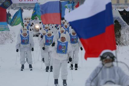 Псков. Участники сверхдальнего лыжного перехода ВДВ,  посвященного 100-летию первых побед Красной армии под Псковом, 100-летию Рязанского военного училища, 75-летию Сталинградской битвы.