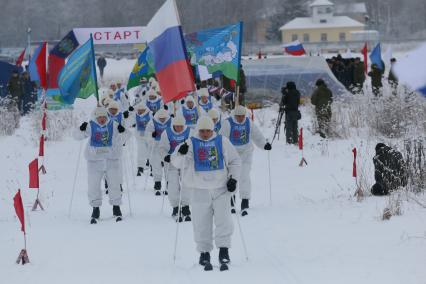 Псков. Участники сверхдальнего лыжного перехода ВДВ,  посвященного 100-летию первых побед Красной армии под Псковом, 100-летию Рязанского военного училища, 75-летию Сталинградской битвы.