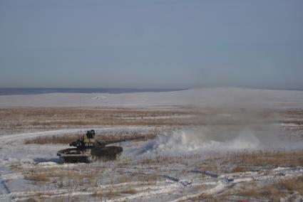 Челябинская область. Чебаркульский военный полигон. Танки т-72, во время ротных тактических учений