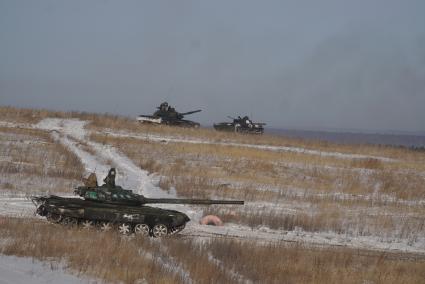 Челябинская область. Чебаркульский военный полигон. Танки т-72, во время ротных тактических учений