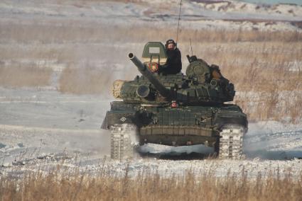 Челябинская область. Чебаркульский военный полигон. Танки т-72, во время ротных тактических учений