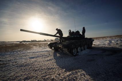 Челябинская область. Чебаркульский военный полигон. Танки т-72, во время ротных тактических учений