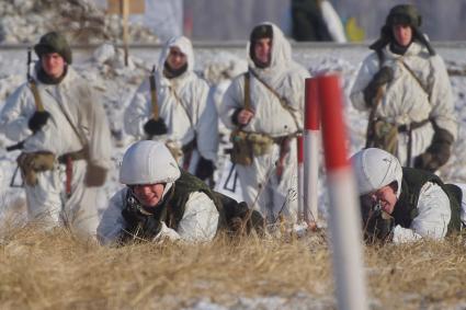 Челябинская область. Чебаркульский военный полигон. Военнослужащие на занятиях по боевой подготовке, во время ротных тактических учений