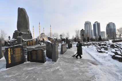 Чечня, Грозный. Мемориал погибшим сотрудникам МВД Чеченской республики на площади Ахмата Кадырова.