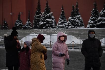 Москва.   Китайские туристы  на Красной площади.